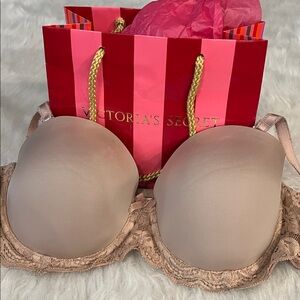 Victory Secret Dream Angel Women’s Smooth and Lace Bra in Nude 34C and gift bag